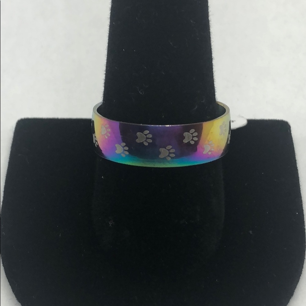 Men’s ring.